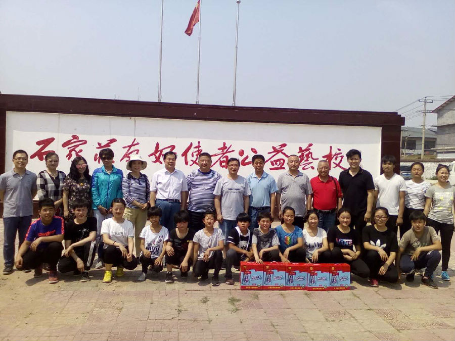六一期间民革党员刘小龙组织师大附小1
